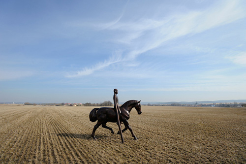 Bronzový jezdec v krajině